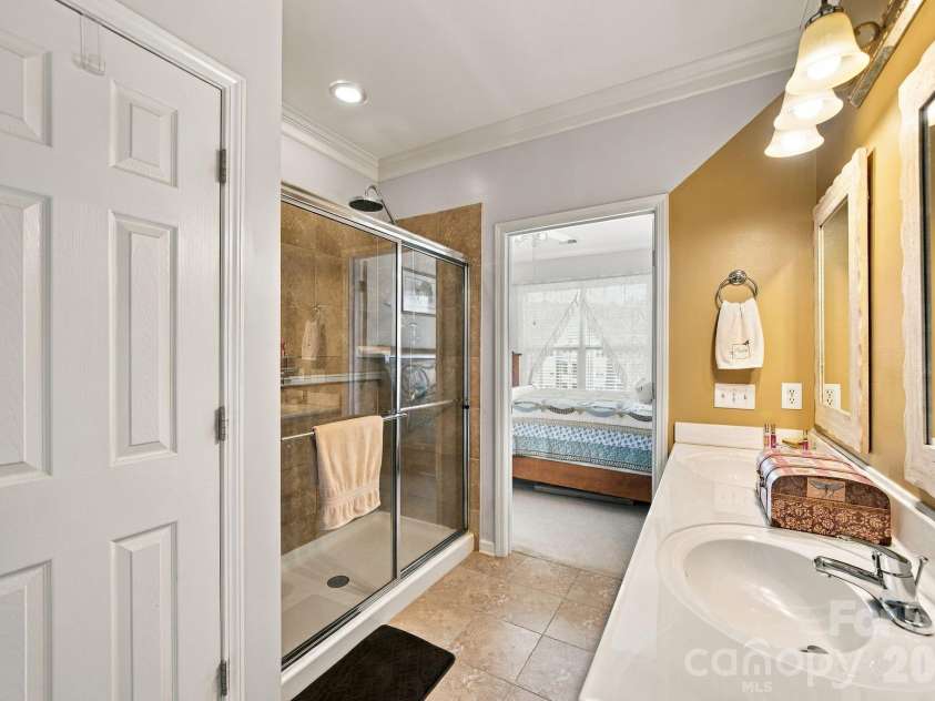 18742 Nautical Drive, Cornelius, NC 28031.  MLS# CAR4425581, YatesRealty ID 51553. 