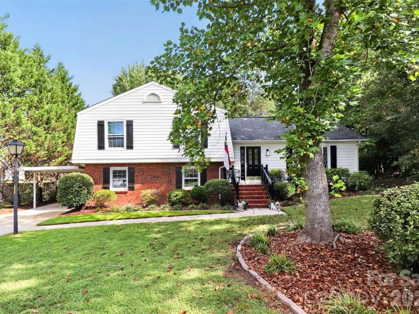 10743 Osprey Drive, Charlotte, NC 28226.  MLS# CAR4425593, YatesRealty ID 51555. 
