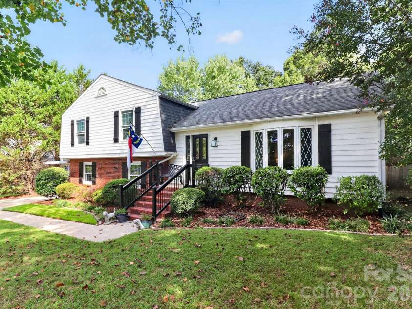 10743 Osprey Drive, Charlotte, NC 28226.  MLS# CAR4425593, YatesRealty ID 51555. 
