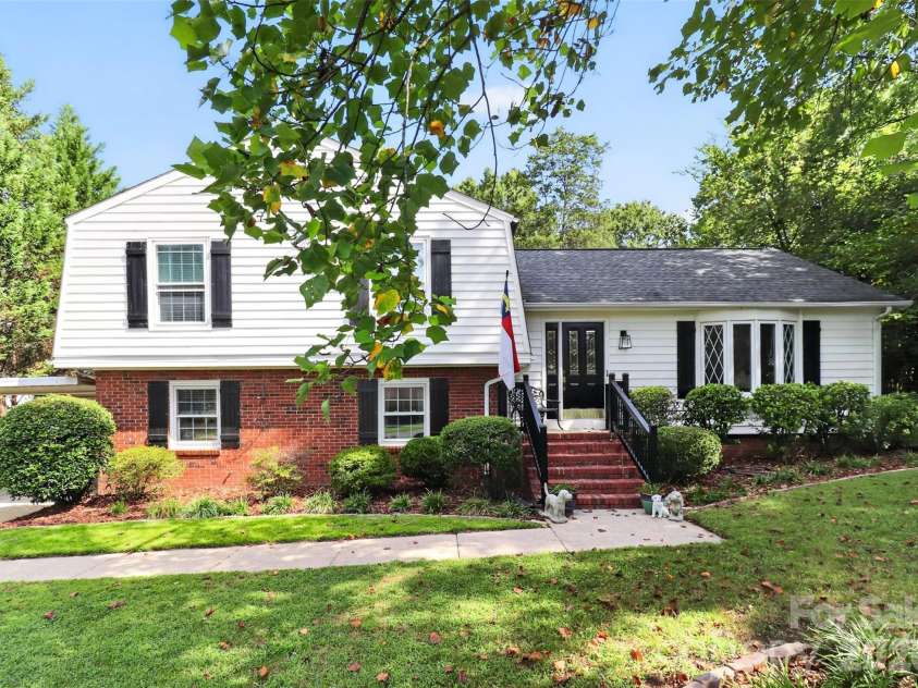 10743 Osprey Drive, Charlotte, NC 28226.  MLS# CAR4425593, YatesRealty ID 51555. 