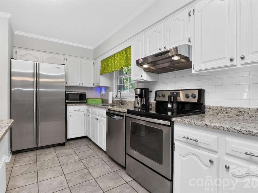 10743 Osprey Drive, Charlotte, NC 28226.  MLS# CAR4425593, YatesRealty ID 51555. 