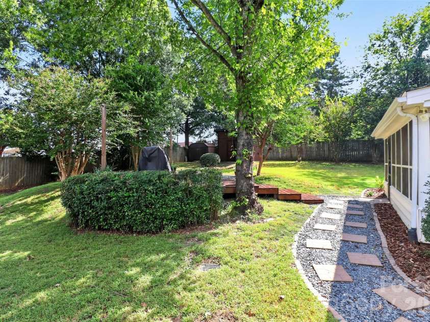 10743 Osprey Drive, Charlotte, NC 28226.  MLS# CAR4425593, YatesRealty ID 51555. Backyard