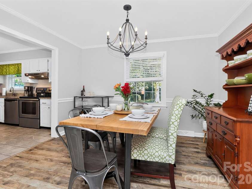 10743 Osprey Drive, Charlotte, NC 28226.  MLS# CAR4425593, YatesRealty ID 51555. Formal dining room.