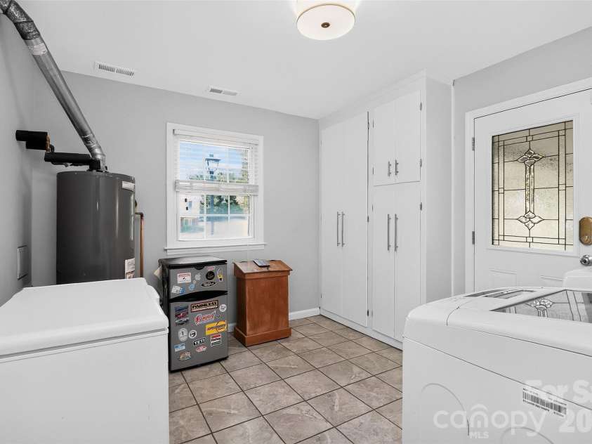 10743 Osprey Drive, Charlotte, NC 28226.  MLS# CAR4425593, YatesRealty ID 51555. Laundry and utility room on lower level.