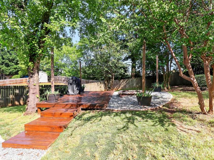 10743 Osprey Drive, Charlotte, NC 28226.  MLS# CAR4425593, YatesRealty ID 51555. Pathway to built in deck and fire pit. Great for entertaining.