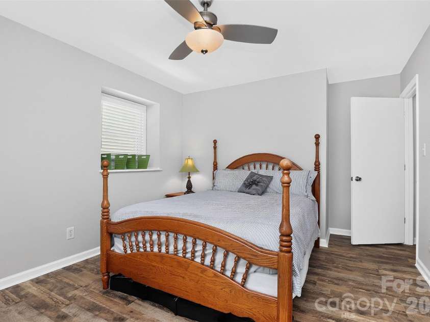 10743 Osprey Drive, Charlotte, NC 28226.  MLS# CAR4425593, YatesRealty ID 51555. Secondary Bedroom on upper level.