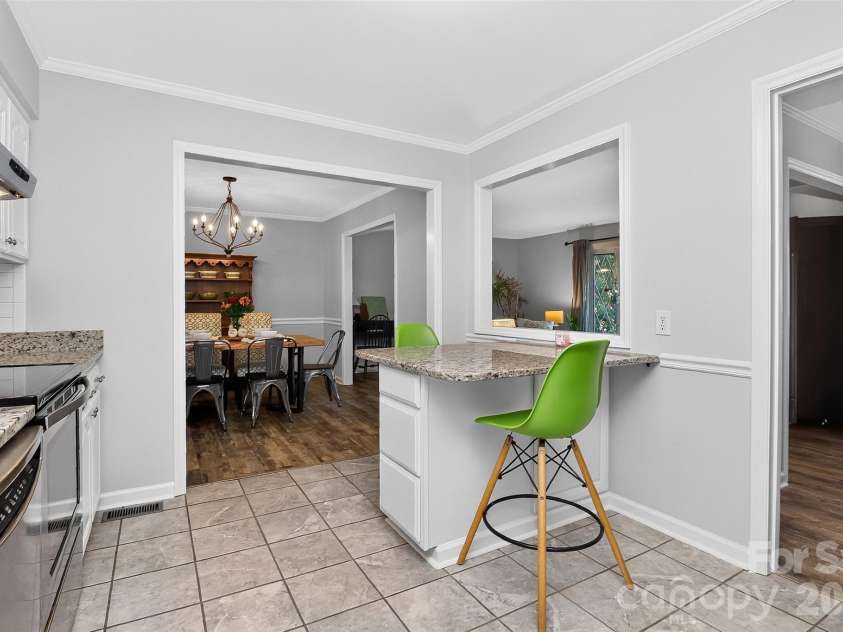 10743 Osprey Drive, Charlotte, NC 28226.  MLS# CAR4425593, YatesRealty ID 51555. Updated kitchen with eat in island.