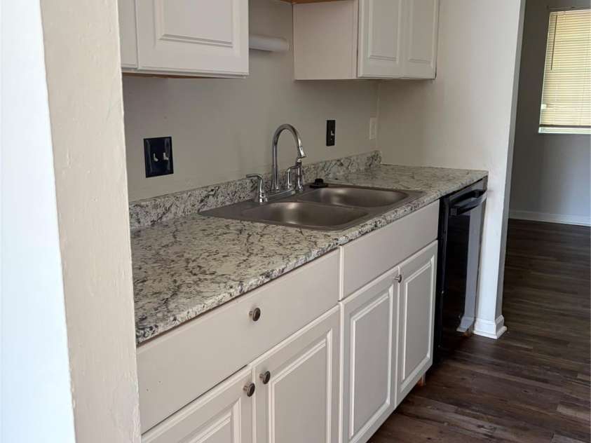 9456 Lexington Circle, Charlotte, NC 28213.  MLS# CAR4424643, YatesRealty ID 51556. 