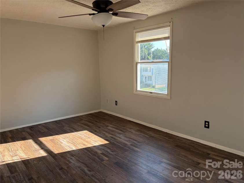 9456 Lexington Circle, Charlotte, NC 28213.  MLS# CAR4424643, YatesRealty ID 51556. 