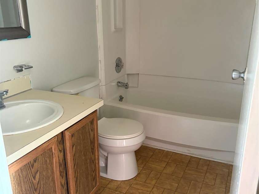 9456 Lexington Circle, Charlotte, NC 28213.  MLS# CAR4424643, YatesRealty ID 51556. 