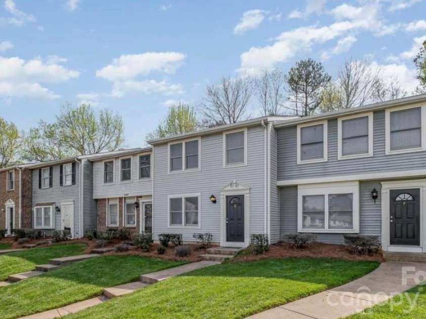 9456 Lexington Circle, Charlotte, NC 28213.  MLS# CAR4424643, YatesRealty ID 51556. 
