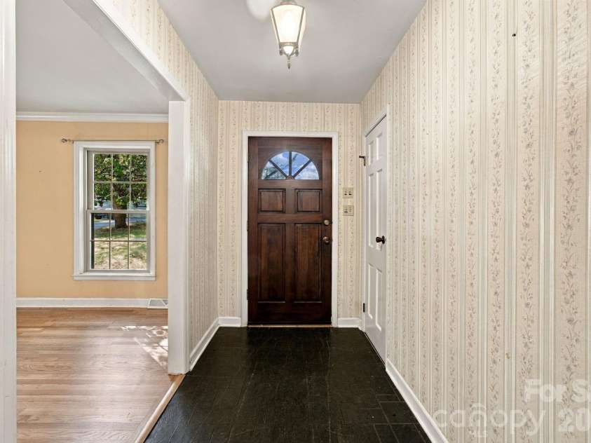 7416 Folger Drive, Charlotte, NC 28226.  MLS# CAR4424929, YatesRealty ID 51557. 