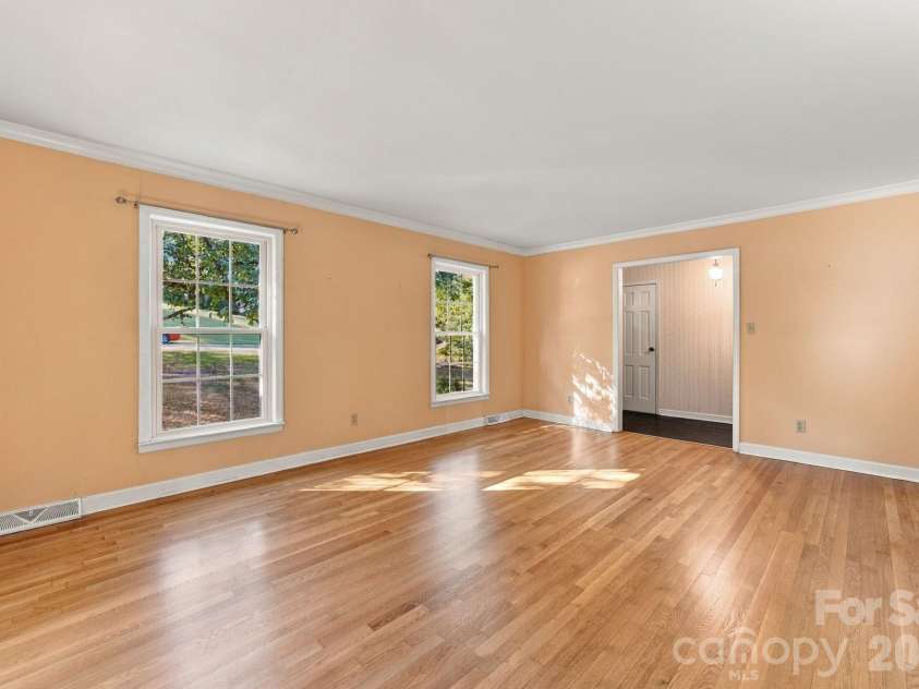 7416 Folger Drive, Charlotte, NC 28226.  MLS# CAR4424929, YatesRealty ID 51557. 