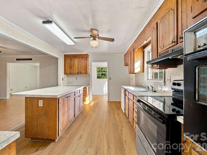 7416 Folger Drive, Charlotte, NC 28226.  MLS# CAR4424929, YatesRealty ID 51557. 