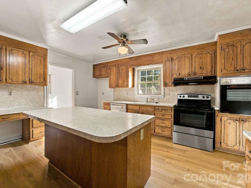 7416 Folger Drive, Charlotte, NC 28226.  MLS# CAR4424929, YatesRealty ID 51557. 