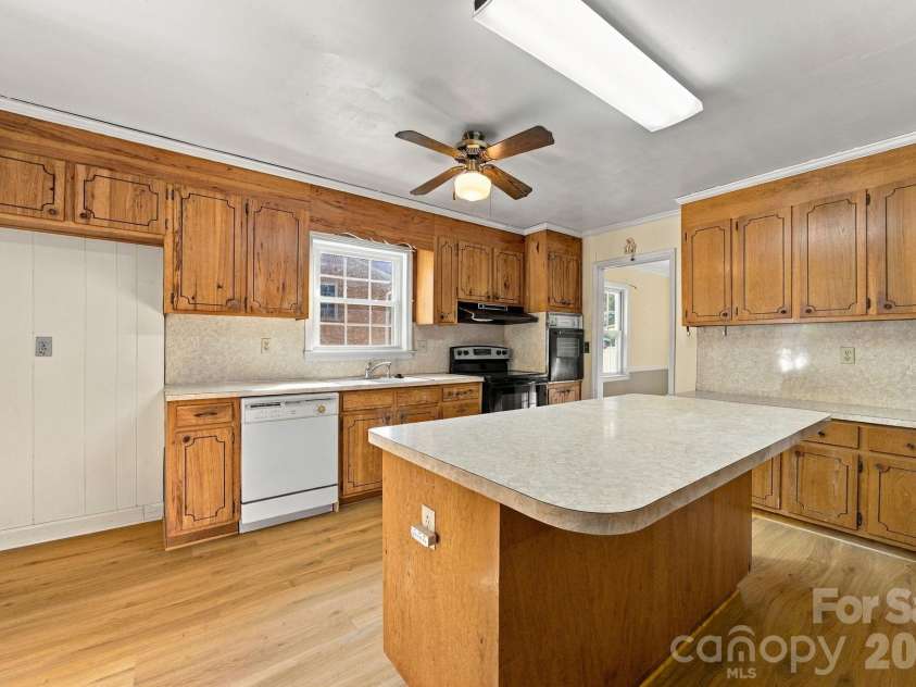 7416 Folger Drive, Charlotte, NC 28226.  MLS# CAR4424929, YatesRealty ID 51557. 