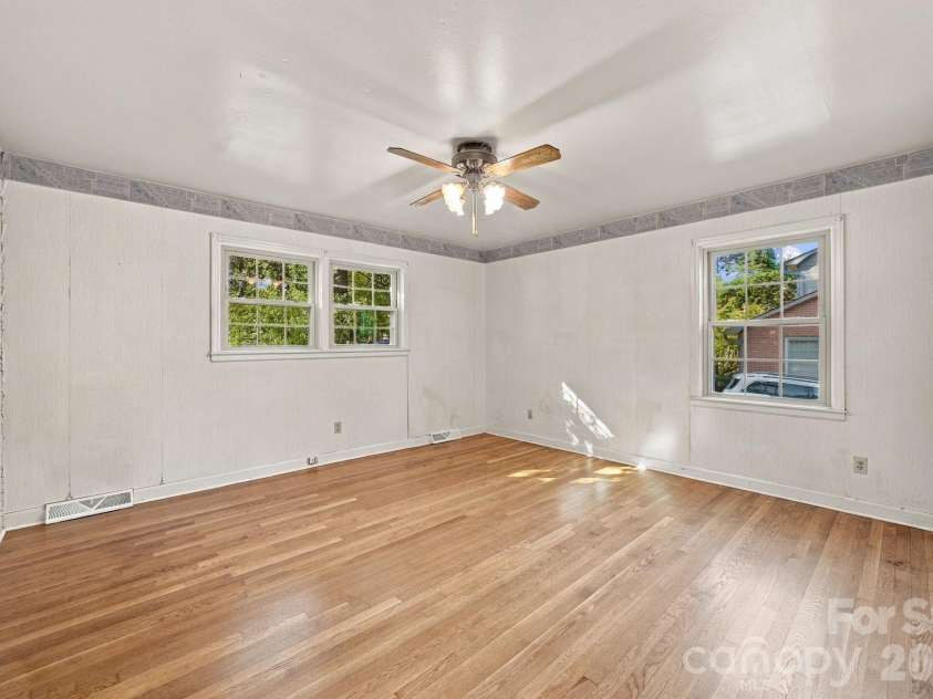 7416 Folger Drive, Charlotte, NC 28226.  MLS# CAR4424929, YatesRealty ID 51557. 