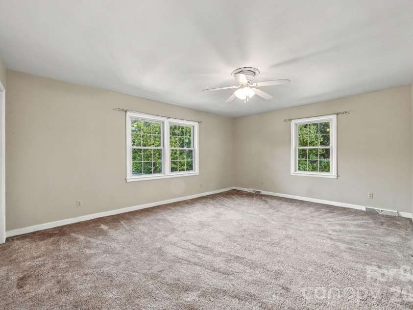 7416 Folger Drive, Charlotte, NC 28226.  MLS# CAR4424929, YatesRealty ID 51557. 