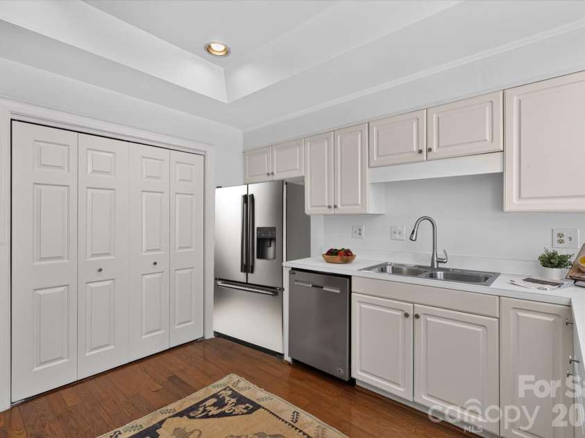 1804 Meadowood Lane, Charlotte, NC 28211.  MLS# CAR4424678, YatesRealty ID 51558. 