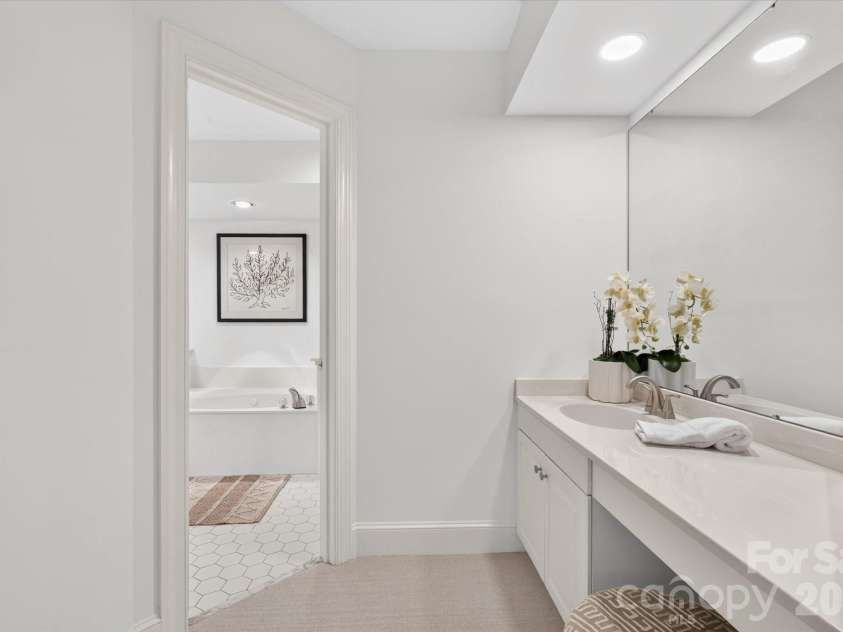 1804 Meadowood Lane, Charlotte, NC 28211.  MLS# CAR4424678, YatesRealty ID 51558. 