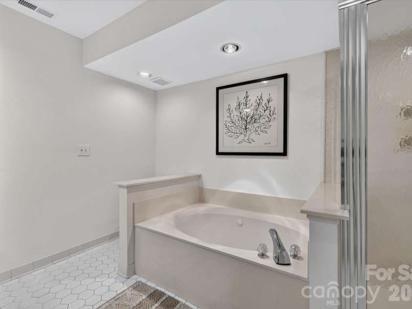 1804 Meadowood Lane, Charlotte, NC 28211.  MLS# CAR4424678, YatesRealty ID 51558. 