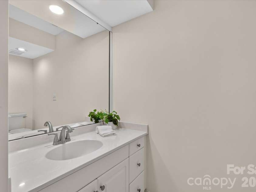 1804 Meadowood Lane, Charlotte, NC 28211.  MLS# CAR4424678, YatesRealty ID 51558. 