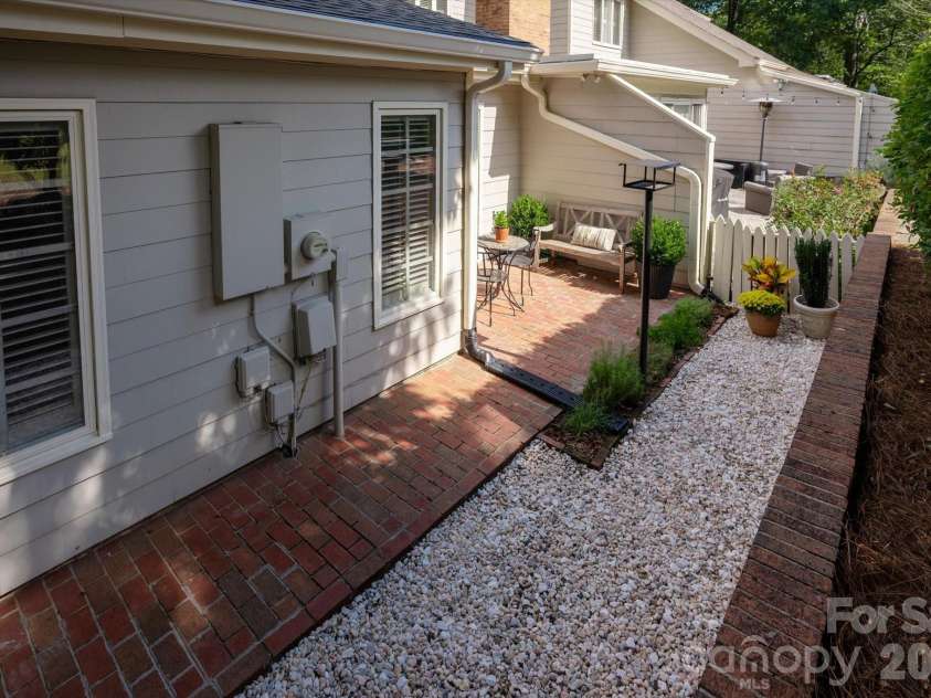 1804 Meadowood Lane, Charlotte, NC 28211.  MLS# CAR4424678, YatesRealty ID 51558. 