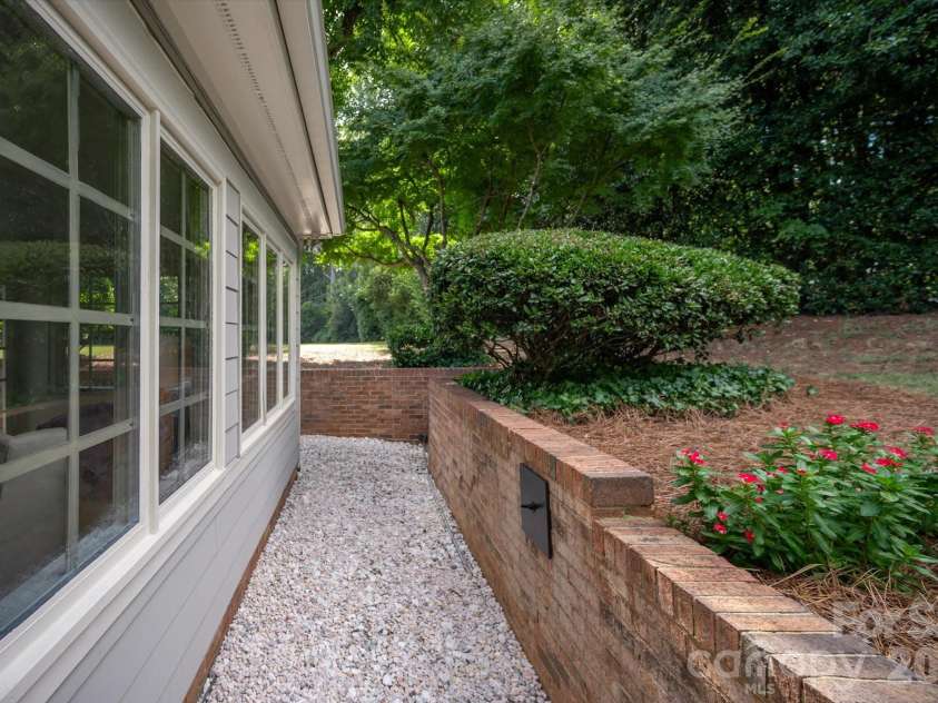 1804 Meadowood Lane, Charlotte, NC 28211.  MLS# CAR4424678, YatesRealty ID 51558. 