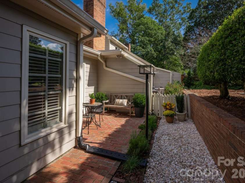 1804 Meadowood Lane, Charlotte, NC 28211.  MLS# CAR4424678, YatesRealty ID 51558. 