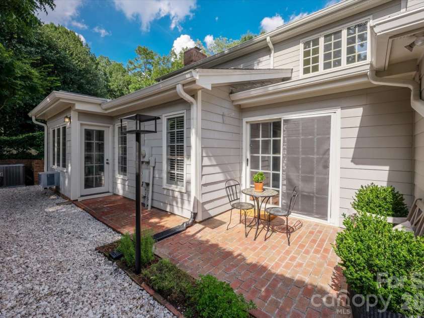 1804 Meadowood Lane, Charlotte, NC 28211.  MLS# CAR4424678, YatesRealty ID 51558. 