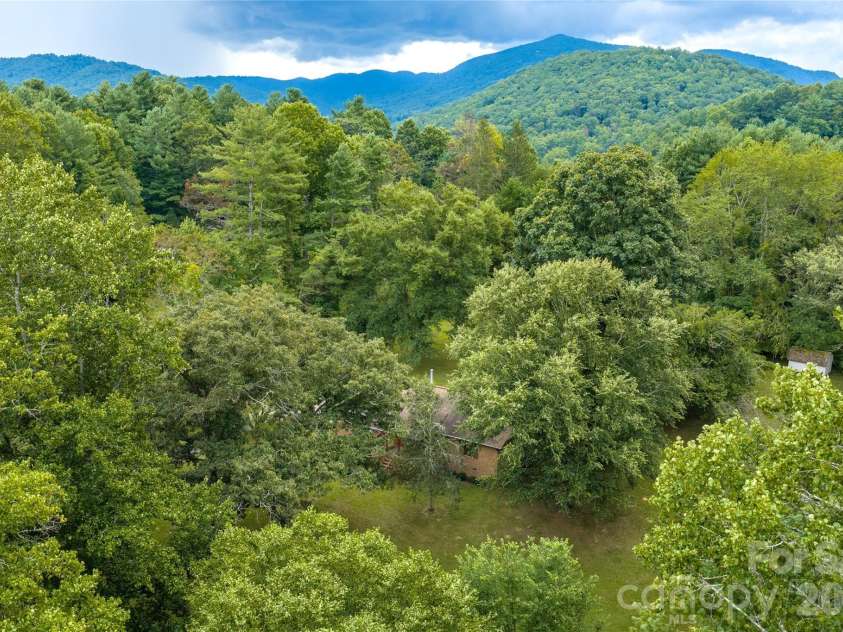 27 Windy Acres Drive, Fairview, NC 28730.  MLS# CAR4424868, YatesRealty ID 51559. 
