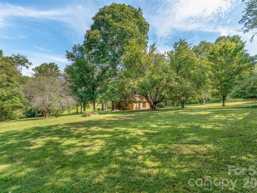 27 Windy Acres Drive, Fairview, NC 28730.  MLS# CAR4424868, YatesRealty ID 51559. 