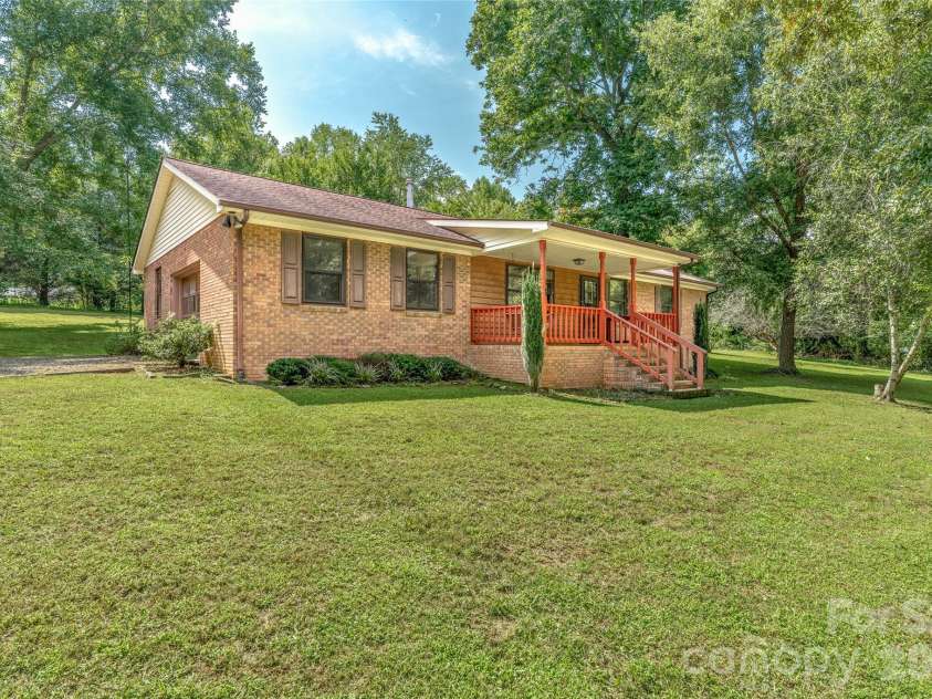 27 Windy Acres Drive, Fairview, NC 28730.  MLS# CAR4424868, YatesRealty ID 51559. 