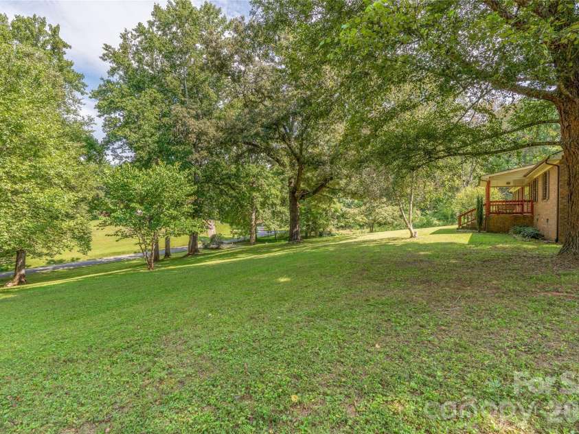 27 Windy Acres Drive, Fairview, NC 28730.  MLS# CAR4424868, YatesRealty ID 51559. 