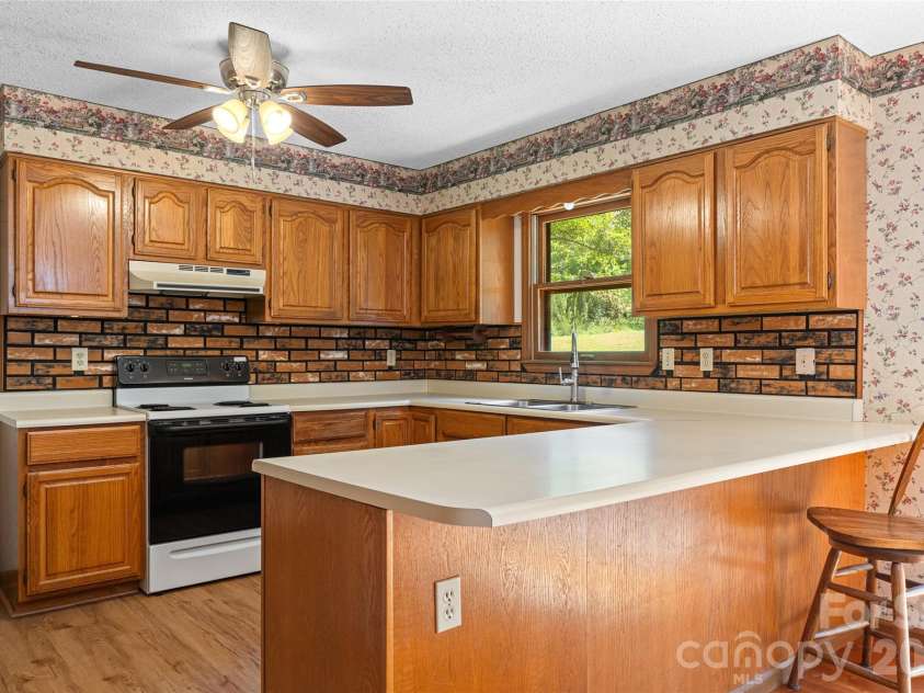 27 Windy Acres Drive, Fairview, NC 28730.  MLS# CAR4424868, YatesRealty ID 51559. 
