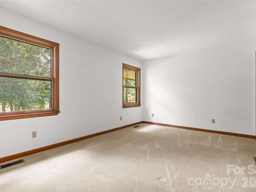 27 Windy Acres Drive, Fairview, NC 28730.  MLS# CAR4424868, YatesRealty ID 51559. 