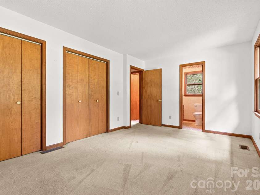 27 Windy Acres Drive, Fairview, NC 28730.  MLS# CAR4424868, YatesRealty ID 51559. 
