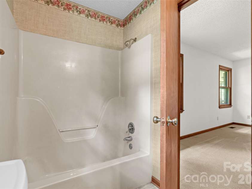 27 Windy Acres Drive, Fairview, NC 28730.  MLS# CAR4424868, YatesRealty ID 51559. 