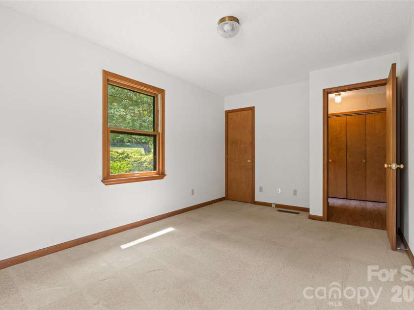 27 Windy Acres Drive, Fairview, NC 28730.  MLS# CAR4424868, YatesRealty ID 51559. 