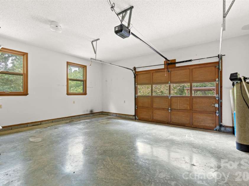 27 Windy Acres Drive, Fairview, NC 28730.  MLS# CAR4424868, YatesRealty ID 51559. 