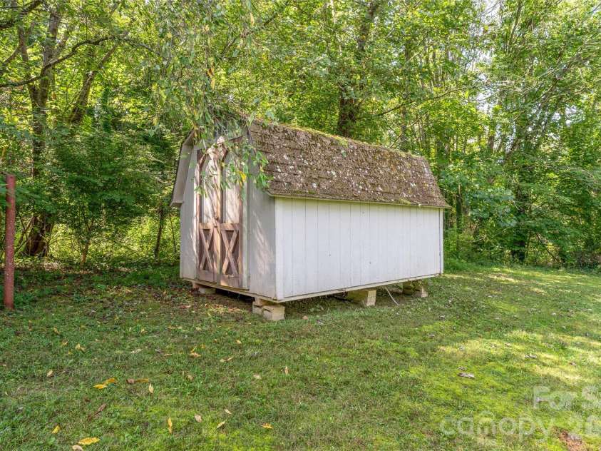 27 Windy Acres Drive, Fairview, NC 28730.  MLS# CAR4424868, YatesRealty ID 51559. 