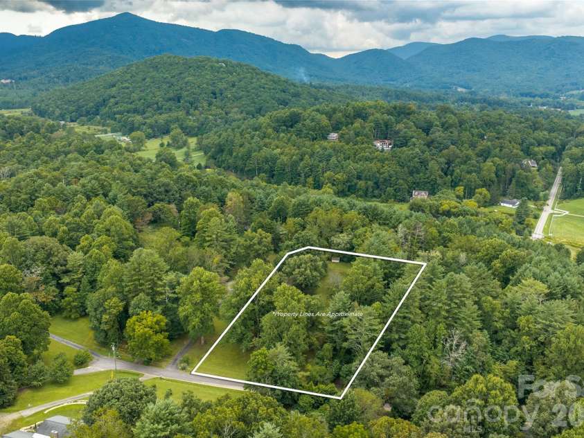 27 Windy Acres Drive, Fairview, NC 28730.  MLS# CAR4424868, YatesRealty ID 51559. 