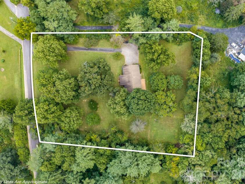 27 Windy Acres Drive, Fairview, NC 28730.  MLS# CAR4424868, YatesRealty ID 51559. 