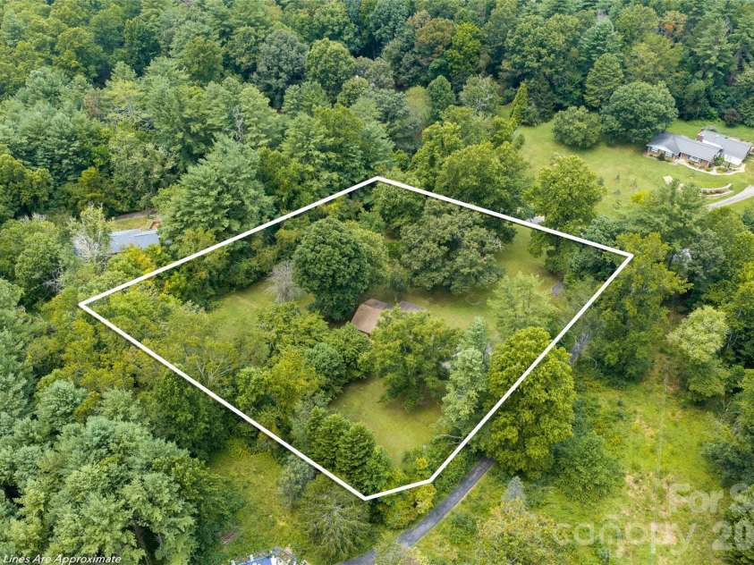 27 Windy Acres Drive, Fairview, NC 28730.  MLS# CAR4424868, YatesRealty ID 51559. 