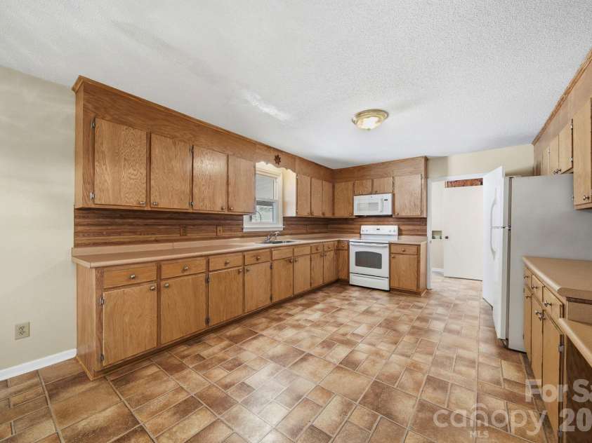 4698 Forest View Road, Blacksburg, SC 29702.  MLS# CAR4350917, YatesRealty ID 5156. 