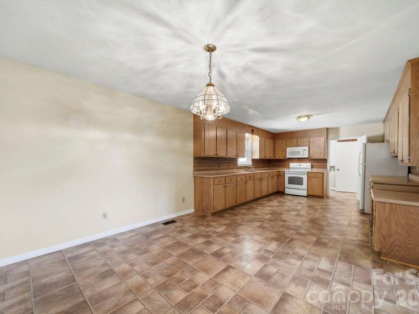 4698 Forest View Road, Blacksburg, SC 29702.  MLS# CAR4350917, YatesRealty ID 5156. 