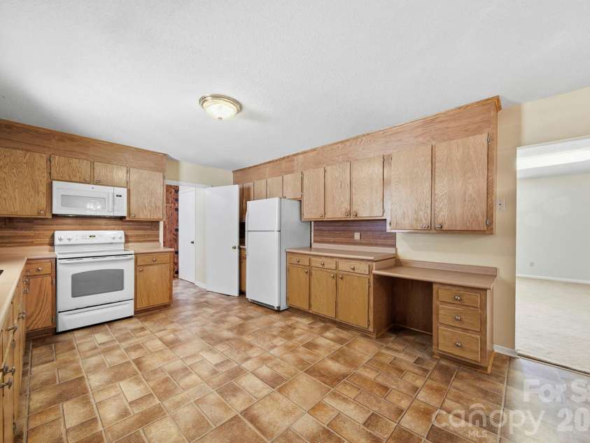 4698 Forest View Road, Blacksburg, SC 29702.  MLS# CAR4350917, YatesRealty ID 5156. 