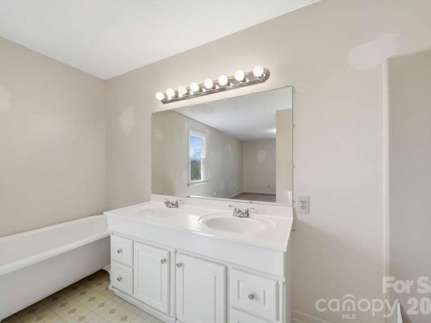 4698 Forest View Road, Blacksburg, SC 29702.  MLS# CAR4350917, YatesRealty ID 5156. 