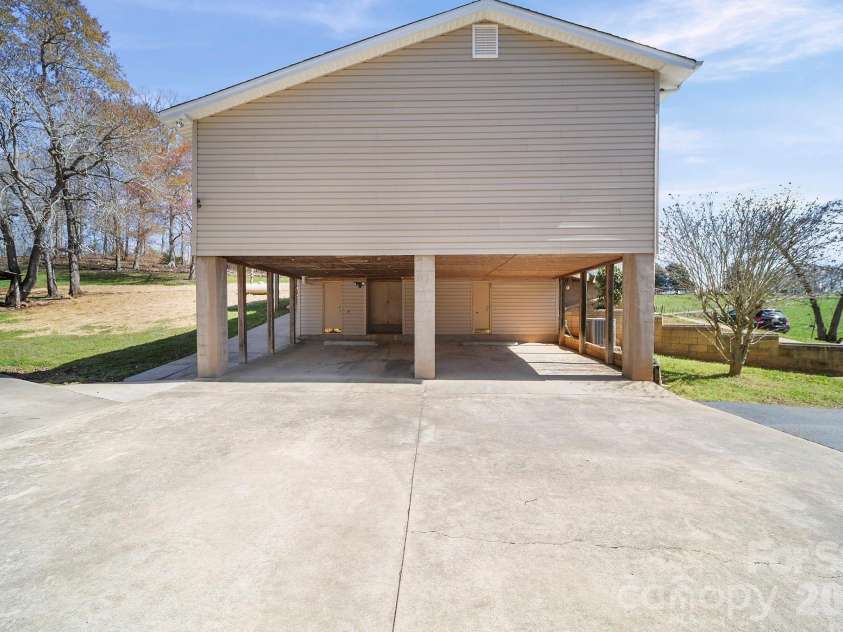 4698 Forest View Road, Blacksburg, SC 29702.  MLS# CAR4350917, YatesRealty ID 5156. 