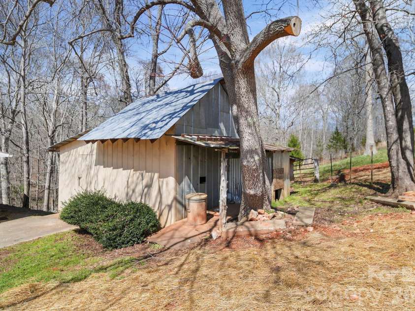 4698 Forest View Road, Blacksburg, SC 29702.  MLS# CAR4350917, YatesRealty ID 5156. 